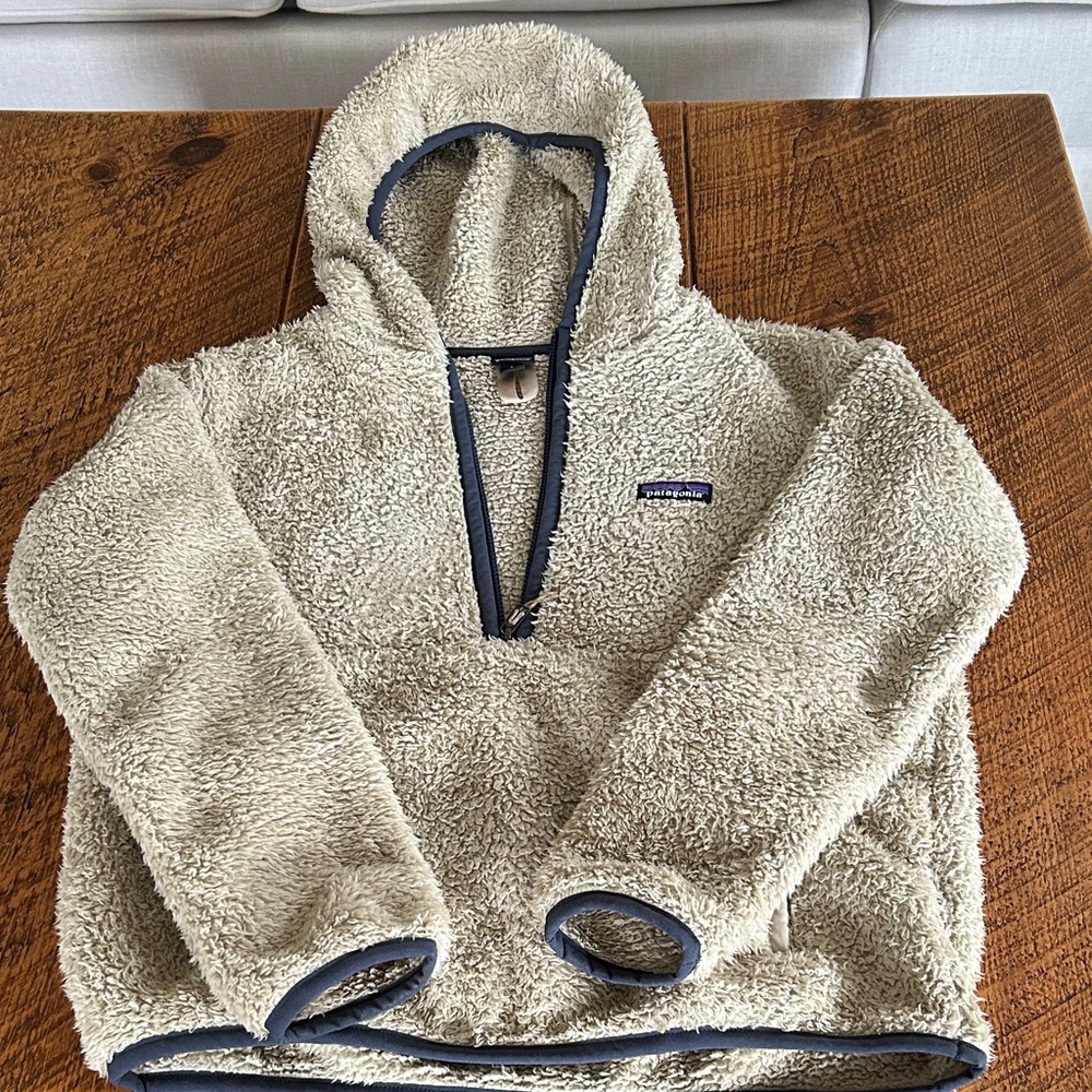 Patagonia Womens Cream Hooded Fleece Jacket, size S, blue piping